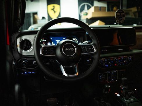 Used 2025 Jeep Wrangler Unlimited Sahara w/ Safety Group image 14