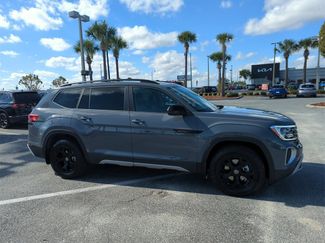 New 2026 Volkswagen Atlas Peak Edition video 2