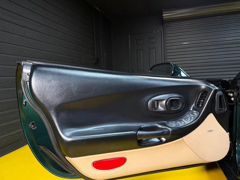 Used 2000 Chevrolet Corvette Convertible RWD image 16