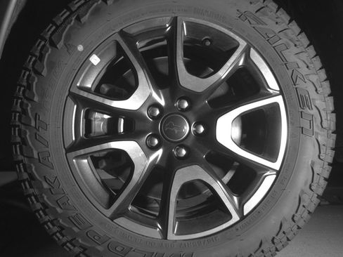 Used 2025 Jeep Compass Trailhawk AWD/4WD image 12