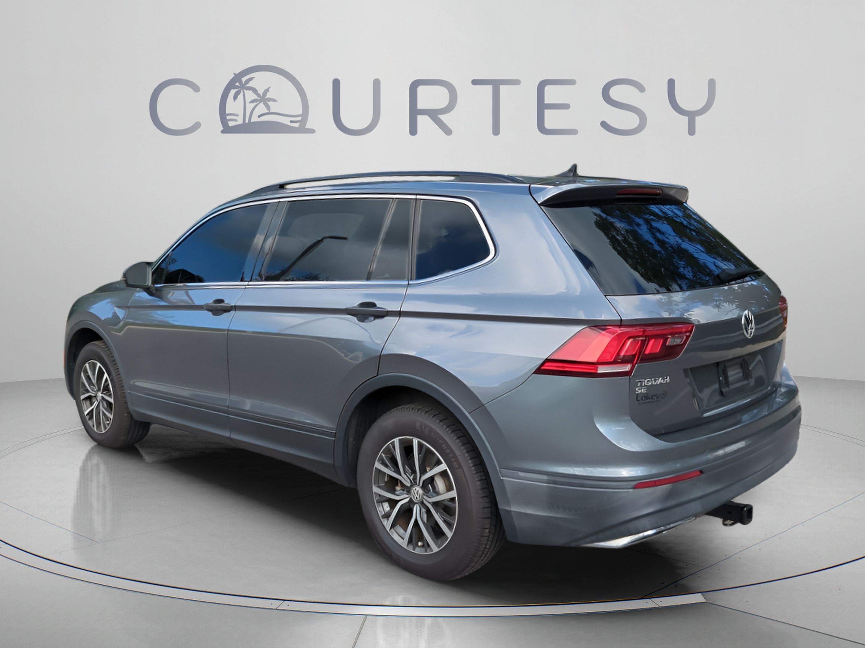 Used 2019 Volkswagen Tiguan SE w/ Panoramic Sunroof Package FWD image 5