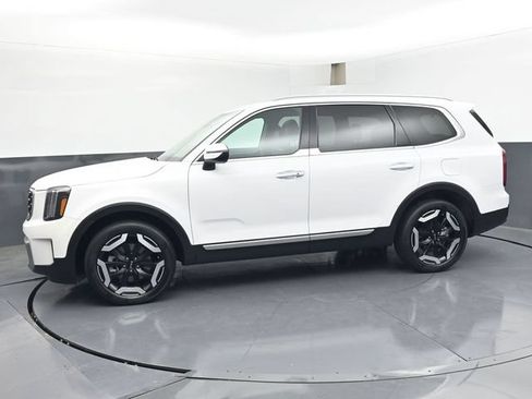 Used 2025 Kia Telluride S FWD image 4