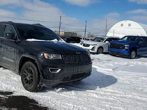 Used 2018 Jeep Grand Cherokee Laredo image 3