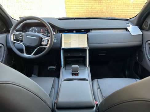 Used 2025 Land Rover Discovery Sport Dynamic SE image 10