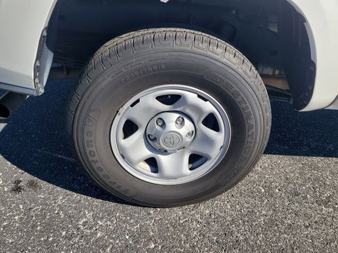 Used 2022 Toyota Tacoma SR image 9