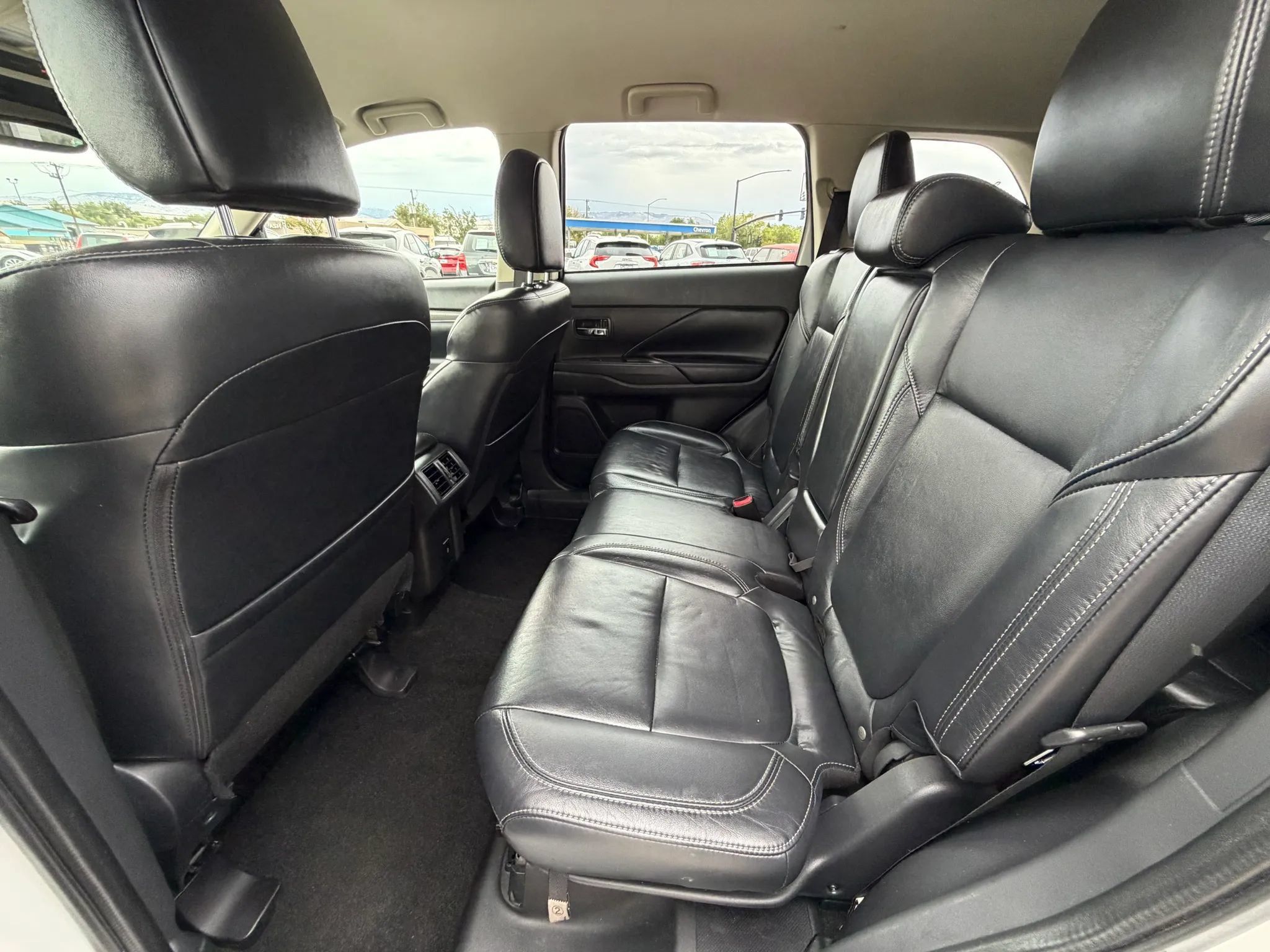 Used 2020 Mitsubishi Outlander SEL AWD/4WD image 19