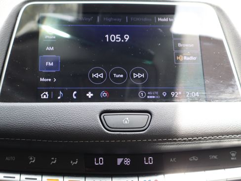 Used 2023 Cadillac XT4 Luxury w/ Cold Weather Package AWD/4WD image 32