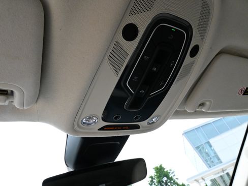 Used 2023 Bentley Bentayga AWD/4WD image 31