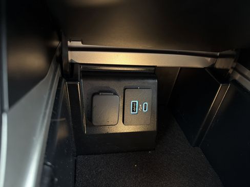 Used 2022 Ford Explorer XLT w/ Class IV Trailer Tow Package image 20