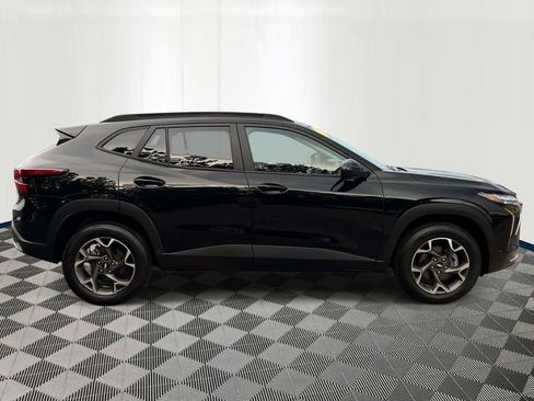 Used 2024 Chevrolet Trax LT w/ Driver Confidence Package FWD image 6