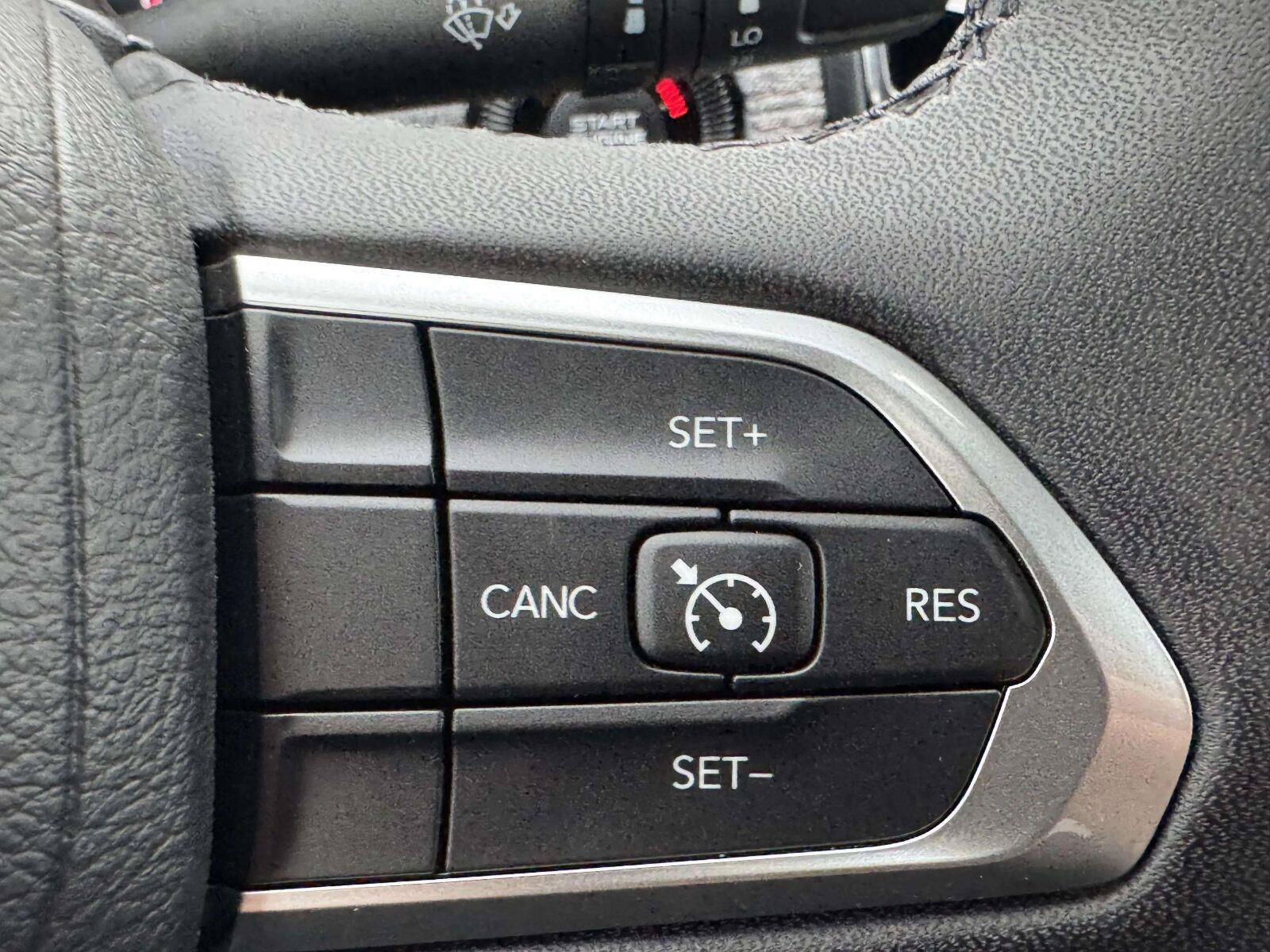 Used 2024 Jeep Compass Latitude w/ Sun and Sound Group AWD/4WD image 24
