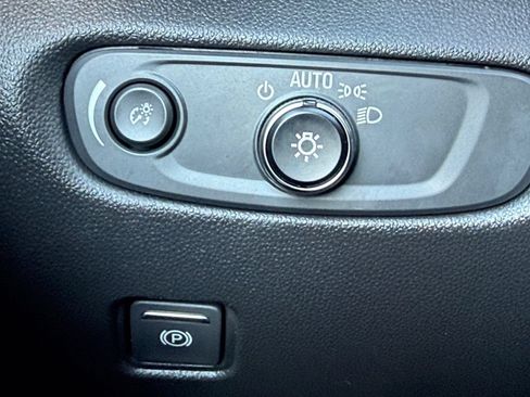 Used 2025 Chevrolet Blazer LT FWD image 25