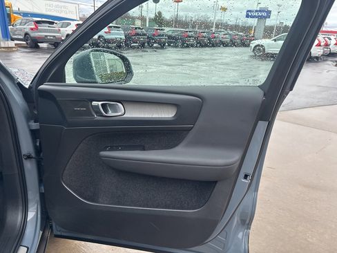 Certified 2023 Volvo XC40 B5 Ultimate w/ Protection Package Premier image 39