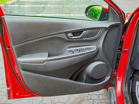 Used 2020 Hyundai Kona SEL FWD image 12
