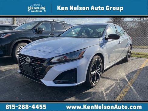 Used 2023 Nissan Altima 2.5 SR w/ SR Premium Package image 1