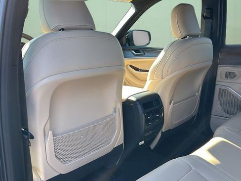 New 2025 Jeep Grand Cherokee Limited image 22