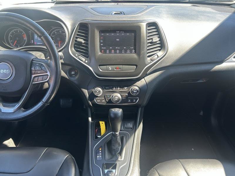 Used 2019 Jeep Cherokee Latitude Plus FWD image 11