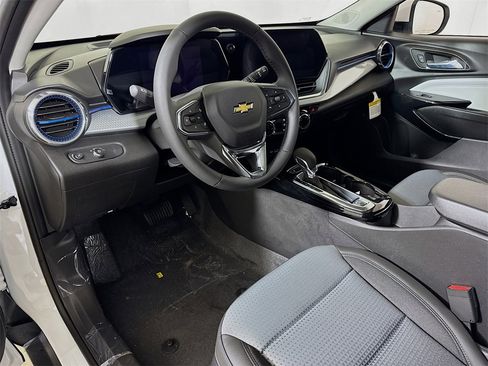 New 2026 Chevrolet Trax LT w/ Sunroof Package image 5