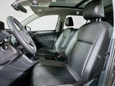 Used 2022 Volkswagen Tiguan SE AWD/4WD image 11