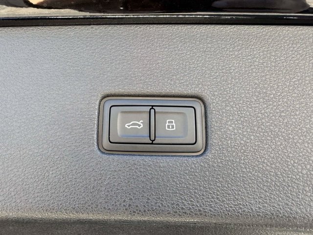Used 2023 Audi Q8 Premium w/ Convenience Package AWD/4WD image 7
