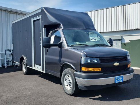 Used 2022 Chevrolet Express 3500 w/ Power Convenience Package image 7