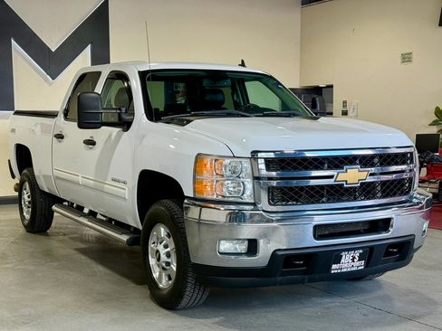 Used 2014 Chevrolet Silverado 2500 LT w/ Interior Plus Package AWD/4WD image 3