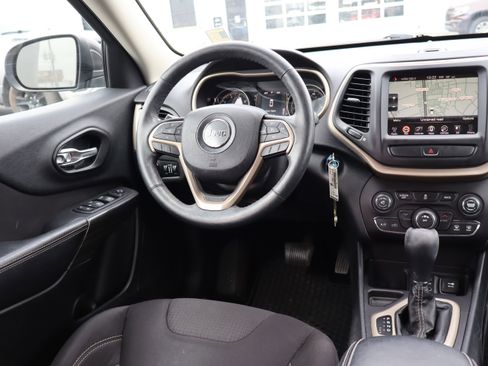 Used 2015 Jeep Cherokee Latitude w/ Cold Weather Group image 12