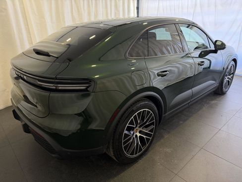 Certified 2025 Porsche Macan Electric image 9