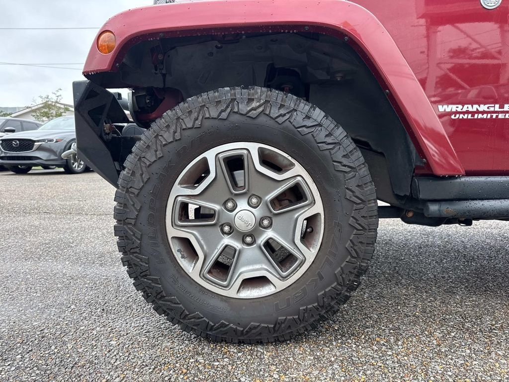 Used 2013 Jeep Wrangler Unlimited Rubicon w/ Connectivity Group AWD/4WD image 4