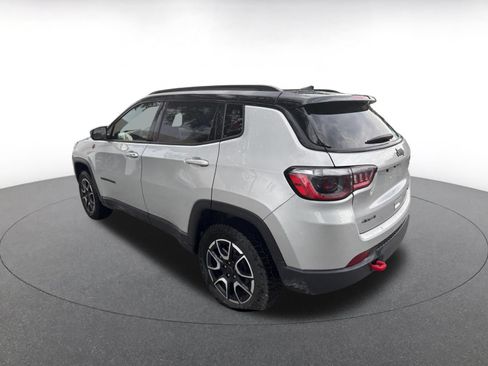 Used 2025 Jeep Compass Trailhawk AWD/4WD image 9
