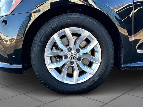 Used 2016 Volkswagen Passat 1.8T R-Line image 10