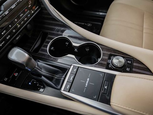 Used 2022 Lexus RX 450h AWD w/ Luxury Package image 27