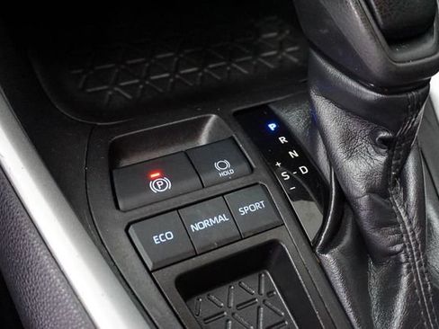 Used 2019 Toyota RAV4 XLE w/ Convenience Package image 16