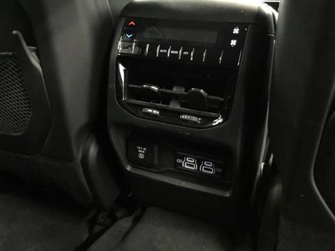 Used 2022 Jeep Grand Cherokee L Laredo w/ Luxury Tech Group I AWD/4WD image 20