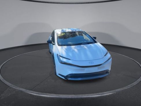 Used 2025 Toyota Prius XLE image 5