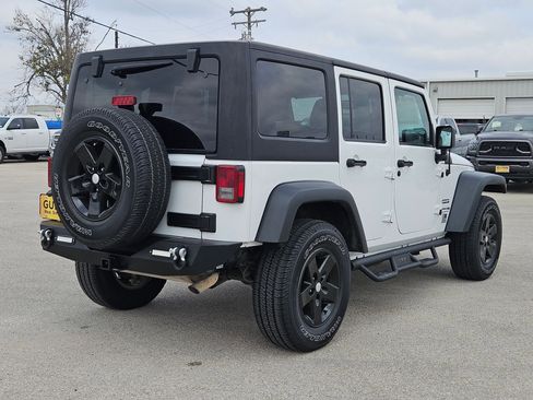 Used 2018 Jeep Wrangler Unlimited Sport S image 3