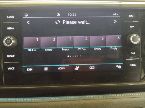 Used 2022 Volkswagen Taos SEL w/ Panoramic Sunroof Package FWD image 25