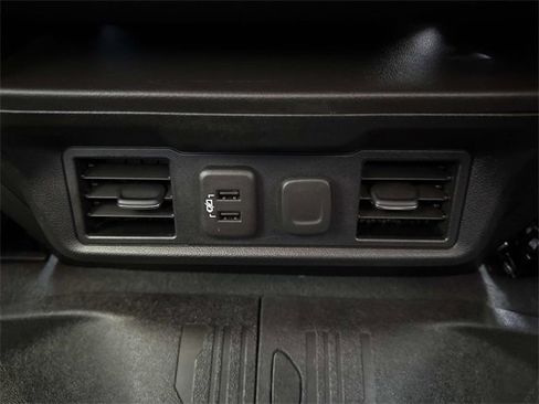 Used 2021 GMC Sierra 1500 SLT image 18