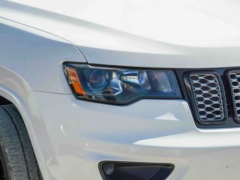 Certified 2021 Jeep Grand Cherokee Laredo X RWD image 4