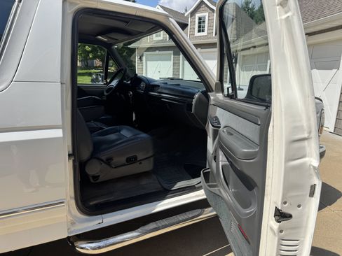 Used 1993 Ford Bronco XLT AWD/4WD image 15