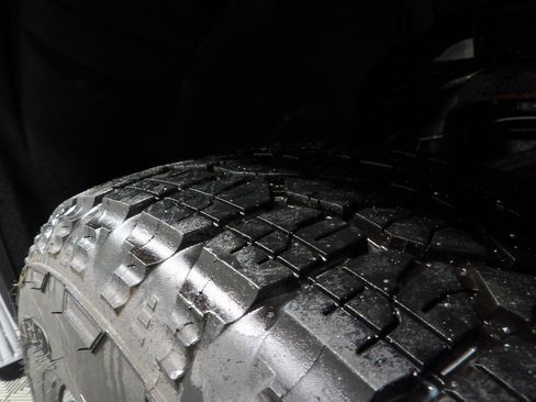 Used 2025 GMC Sierra 1500 AT4 w/ Technology Package image 7