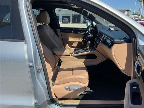 Used 2021 Porsche Macan w/ Premium Package Plus image 30