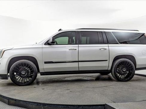 Used 2016 Cadillac Escalade ESV Premium image 3