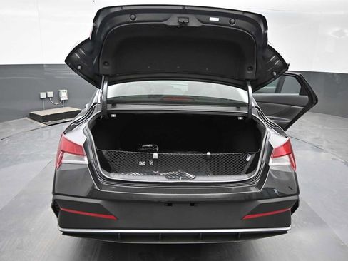 New 2026 Hyundai Elantra SEL Sport FWD image 13