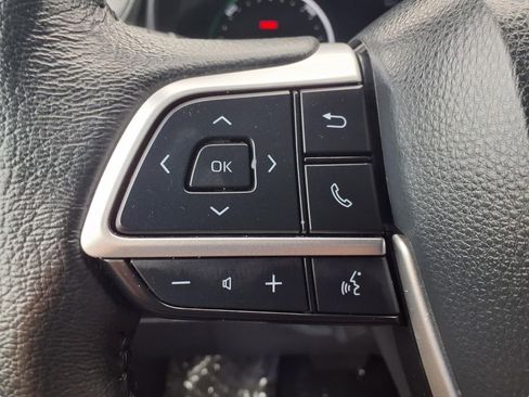 Used 2024 Toyota Sienna XLE w/ XLE Plus Package image 14