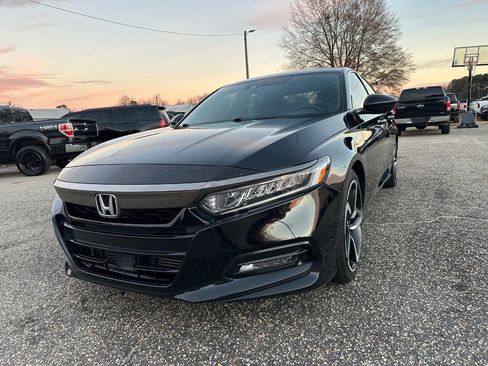 Used 2018 Honda Accord Sport image 11