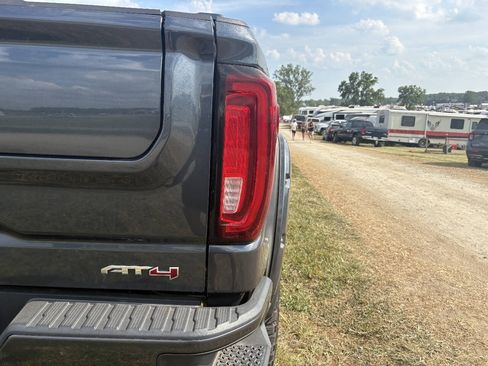 Used 2020 GMC Sierra 1500 AT4 w/ AT4 Premium Package AWD/4WD image 15