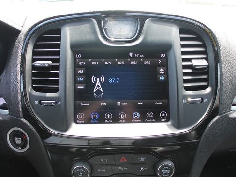 Used 2018 Chrysler 300 S w/ 300S Premium Group image 32