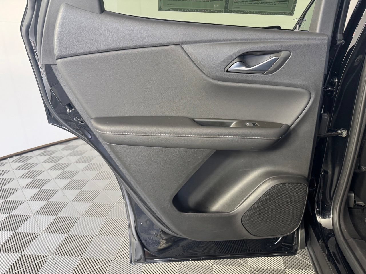 Used 2025 Chevrolet Blazer LT FWD image 28