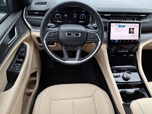 Certified 2023 Jeep Grand Cherokee Limited image 11